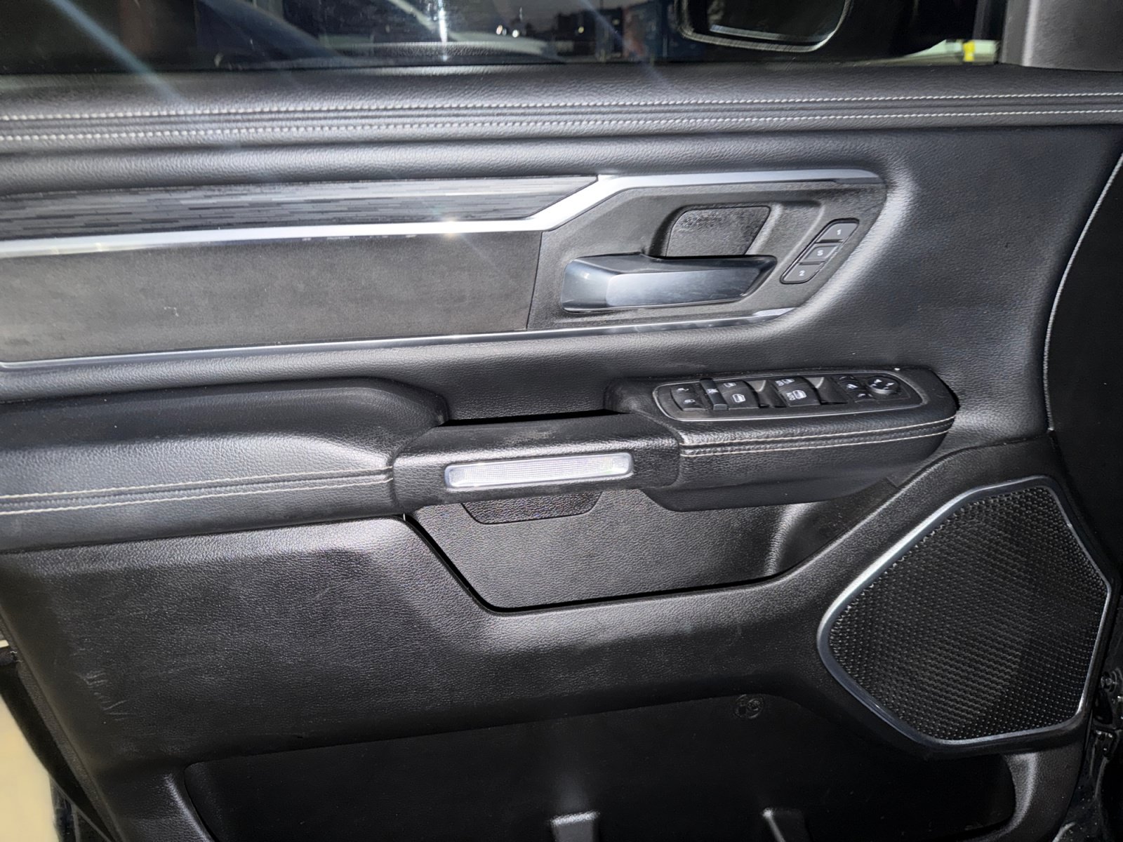 Used 2023 RAM 1500 Laramie AWD/4WD image 13