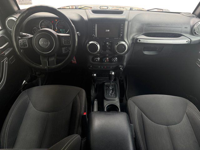 Used 2016 Jeep Wrangler Unlimited Sahara w/ Connectivity Group AWD/4WD image 13