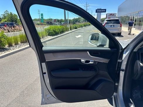 Certified 2025 Volvo XC90 B6 Plus AWD/4WD image 18