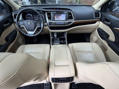 Used 2017 Toyota Highlander Limited Platinum FWD image 35