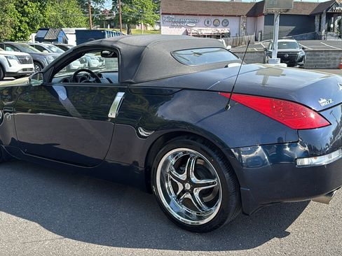 Used 2007 Nissan 350Z Touring RWD image 19