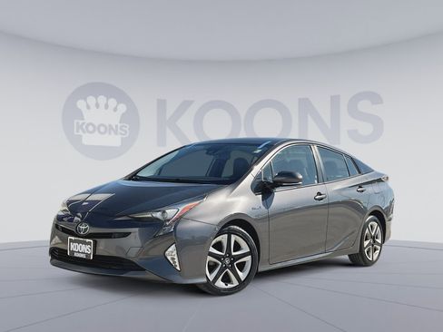 Used 2017 Toyota Prius Four Touring image 1