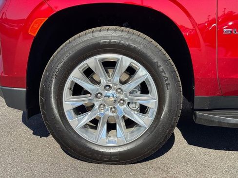 Used 2024 Chevrolet Suburban Premier w/ Premium Package image 9