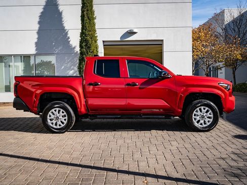 Used 2025 Toyota Tacoma SR image 11