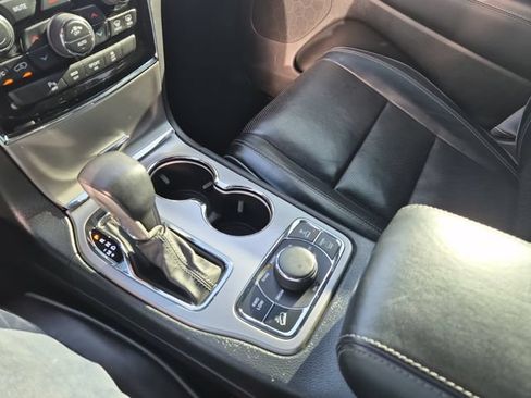 Used 2020 Jeep Grand Cherokee Overland AWD/4WD image 18