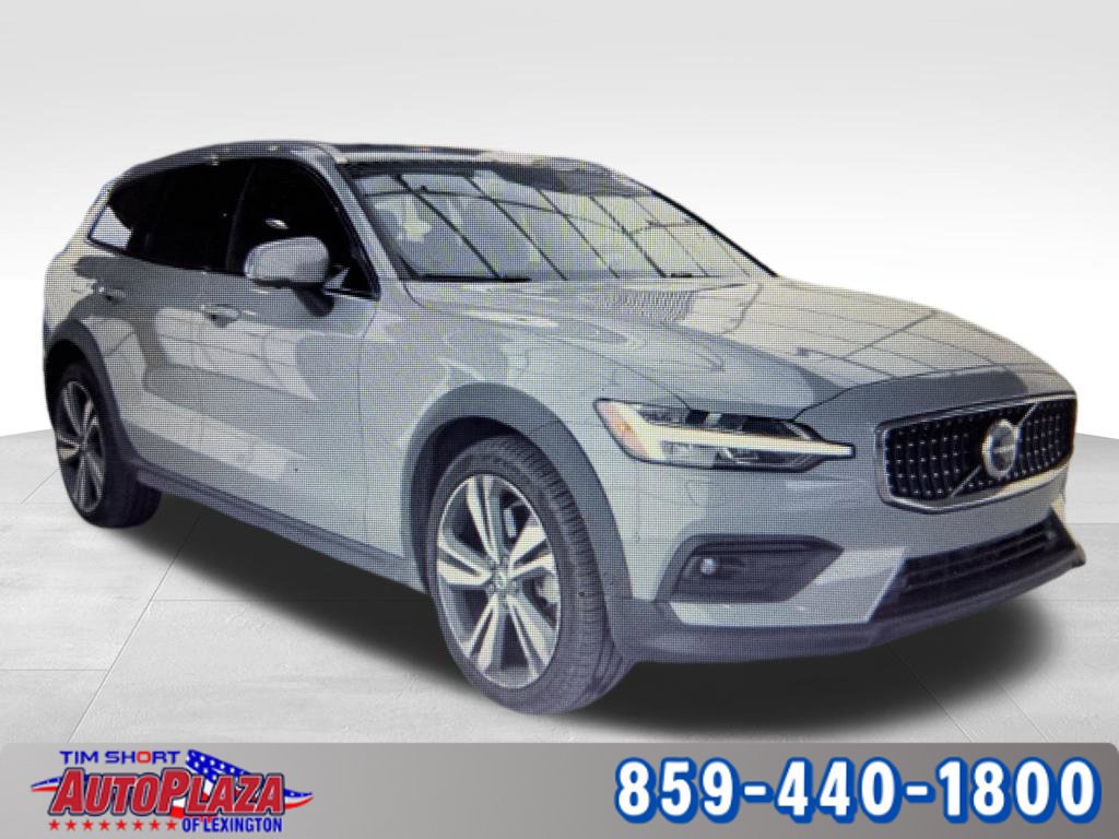 Used 2025 Volvo V60 B5 Cross Country Plus AWD/4WD image 4