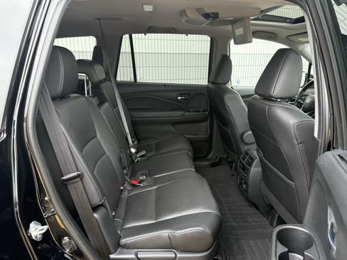 Used 2022 Honda Pilot Touring image 6