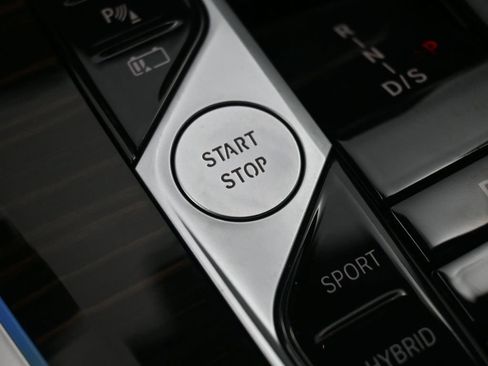 Used 2025 BMW X5 xDrive50e image 24