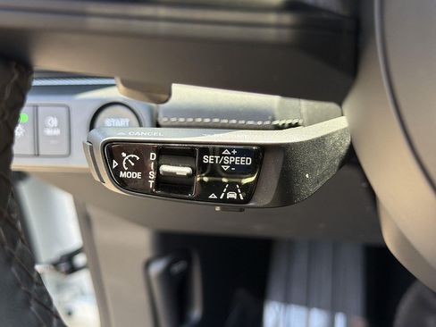 Used 2024 Porsche Panamera image 17