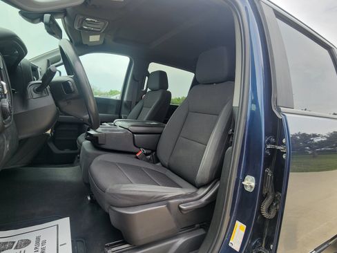 Used 2022 Chevrolet Silverado 2500 Custom w/ Custom Value Package AWD/4WD image 12