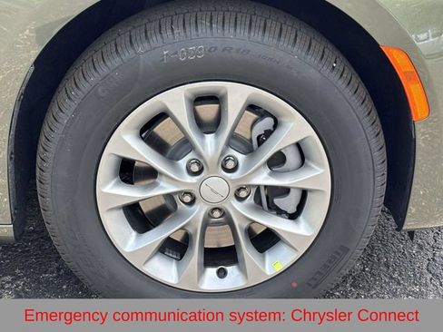 New 2027 Chrysler Pacifica Select w/ Family Tech Group AWD/4WD image 31