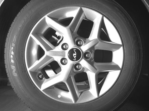 Used 2025 Kia Soul LX w/ LX Technology Package FWD image 15