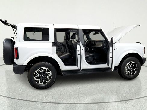 Used 2025 Ford Bronco Outer Banks AWD/4WD image 13