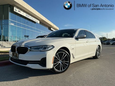 Certified 2023 BMW 530e xDrive w/ Premium Package image 1