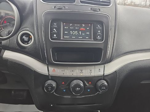 Used 2019 Dodge Journey SE w/ Premium Group image 17