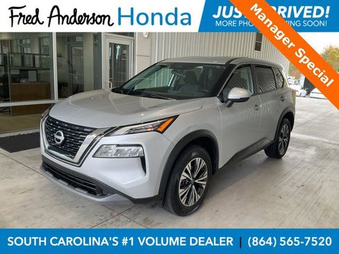 Used 2022 Nissan Rogue SV image 1