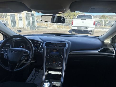 Used 2017 Ford Fusion SE image 23