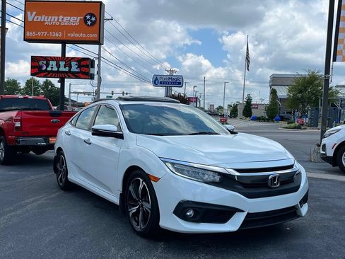 Used 2017 Honda Civic Touring image 1