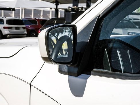 Used 2022 Nissan Frontier SV image 40