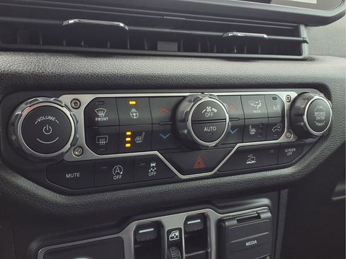 Used 2024 Jeep Wrangler Willys AWD/4WD image 9