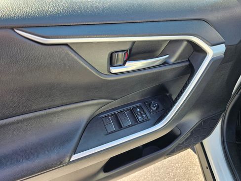 Used 2022 Toyota RAV4 SE w/ Convenience Package image 20