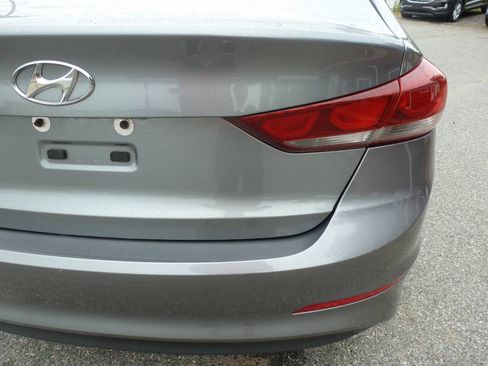 Used 2018 Hyundai Elantra SE FWD image 9