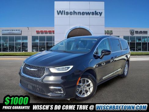 Used 2024 Chrysler Pacifica Touring-L FWD image 1