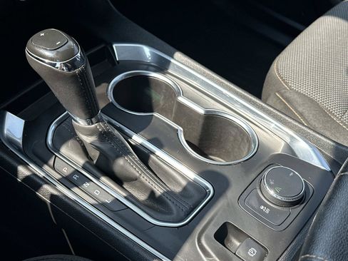 Certified 2020 Chevrolet Traverse LT FWD image 30