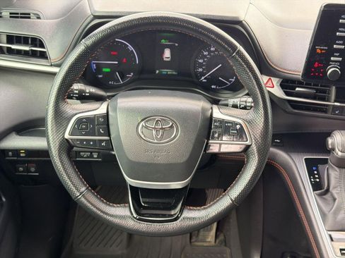 Used 2022 Toyota Sienna XSE FWD image 17