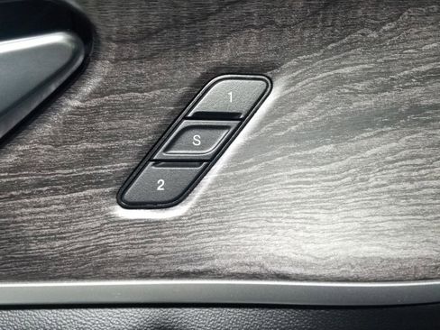 Used 2024 Jeep Grand Cherokee L Limited w/ Luxury Tech Group II image 16