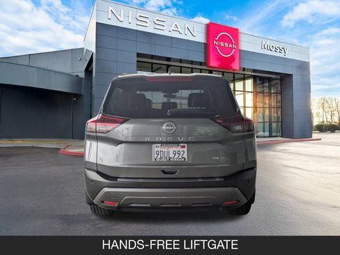 Used 2023 Nissan Rogue SL w/ SL Premium Package image 7