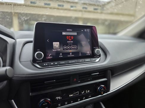 Used 2025 Nissan Rogue SV FWD image 21