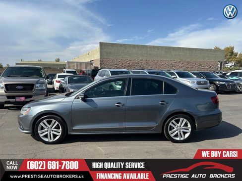 Used 2017 Volkswagen Jetta SEL FWD image 2