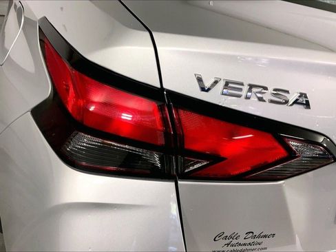 Used 2025 Nissan Versa SV FWD image 27