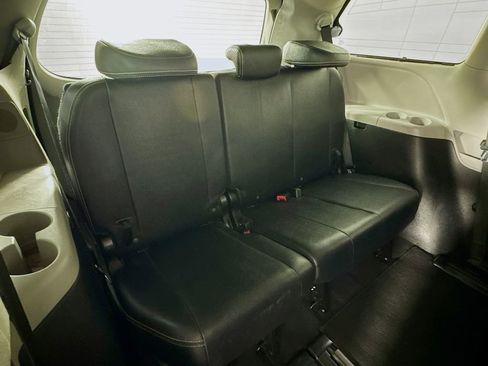 Used 2020 Toyota Sienna SE w/ SE Preferred Package image 35
