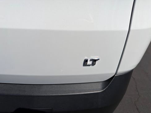 Used 2023 Chevrolet Traverse LT image 45