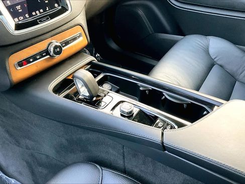 Certified 2024 Volvo XC90 B6 Plus image 16