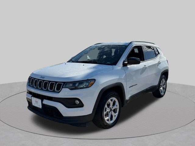 Used 2024 Jeep Compass Latitude AWD/4WD image 9
