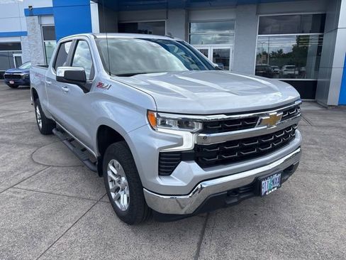 Used 2022 Chevrolet Silverado 1500 LT w/ Z71 Off-Road Package AWD/4WD image 2