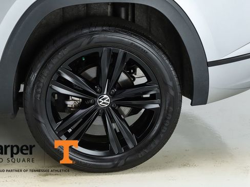 Used 2023 Volkswagen Atlas Cross Sport SEL R-Line AWD/4WD image 6
