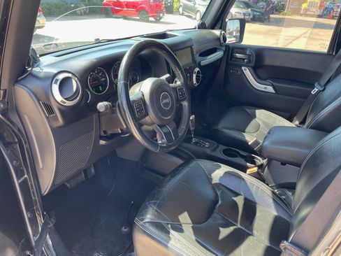 Used 2014 Jeep Wrangler Unlimited Sahara w/ Max Tow Package image 9