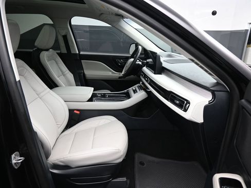 Used 2025 Lincoln Aviator Reserve w/ Illumination Package image 11