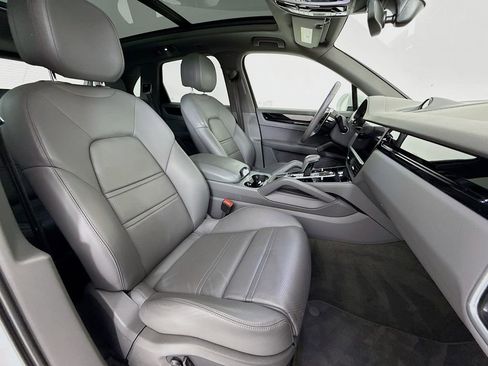 Certified 2023 Porsche Cayenne AWD/4WD image 29