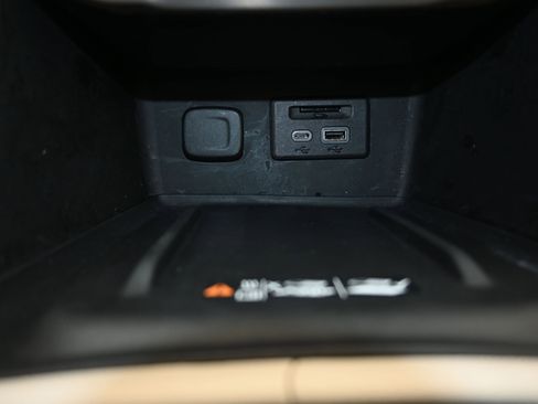 Used 2022 GMC Acadia Denali w/ Denali Technology Package image 18