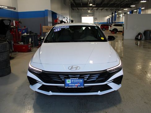 Used 2025 Hyundai Elantra Sport image 3