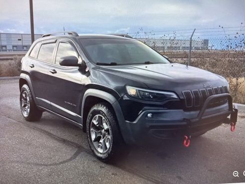 Used 2019 Jeep Cherokee Trailhawk image 5