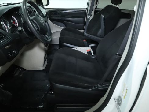 Used 2016 Dodge Grand Caravan SE w/ Quick Order Package 29E SE FWD image 18