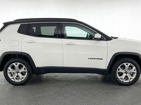 Used 2025 Jeep Compass Latitude AWD/4WD image 11