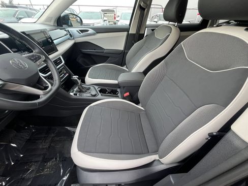 Used 2026 Volkswagen Taos SE AWD/4WD image 23