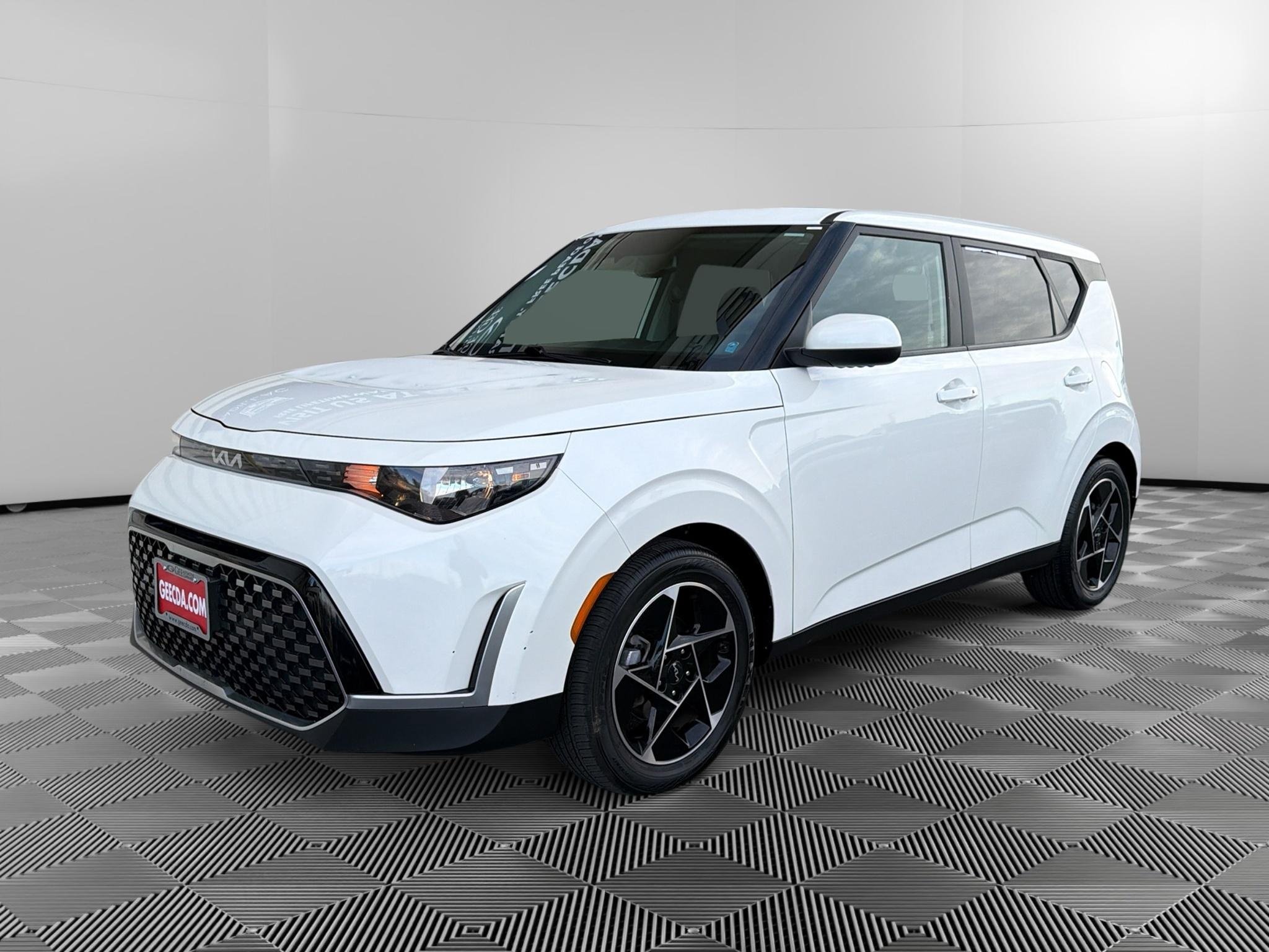 Used 2023 Kia Soul EX FWD image 1